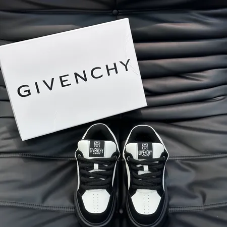 ジバンシィ カジュアルシューズ