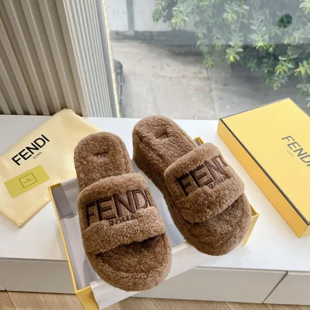 フェンディ スリッパ