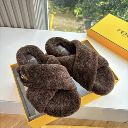 フェンディ スリッパ