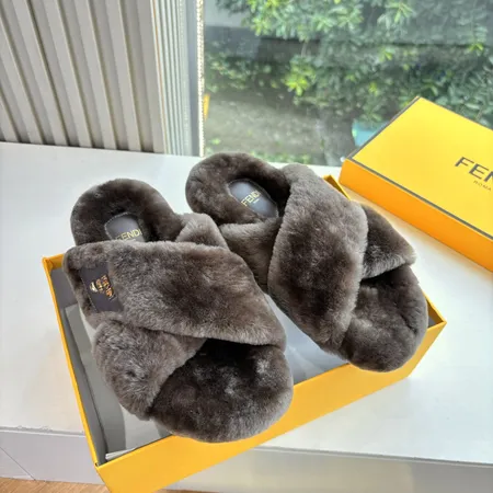 フェンディ スリッパ