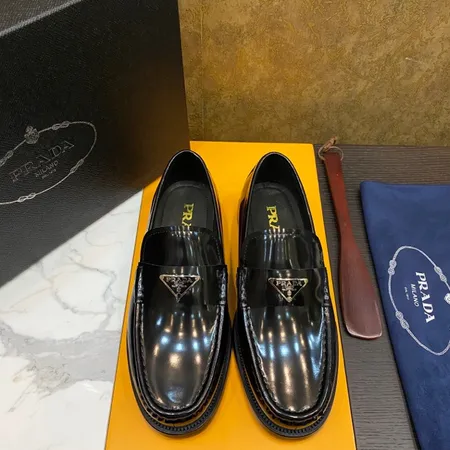 プラダ ビジネスシューズ
