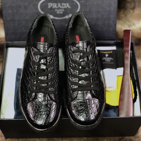 プラダ カジュアルシューズ