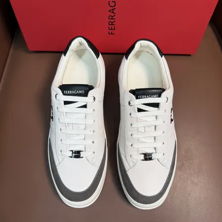フェラガモ カジュアルシューズ