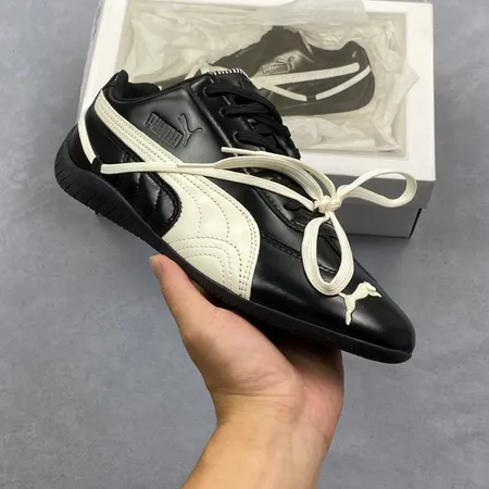 プーマ スニーカー