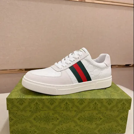 グッチ カジュアルシューズ