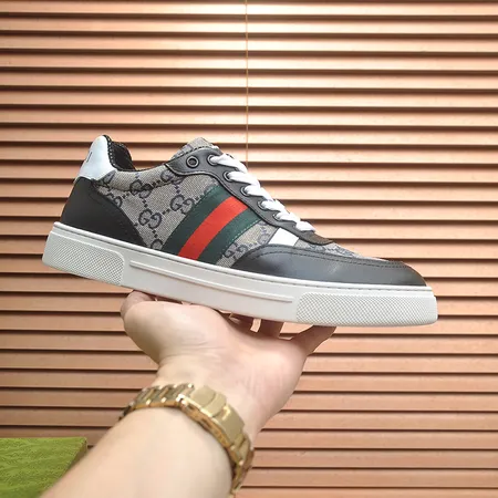 グッチ カジュアルシューズ