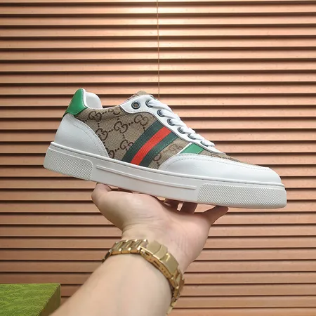 グッチ カジュアルシューズ