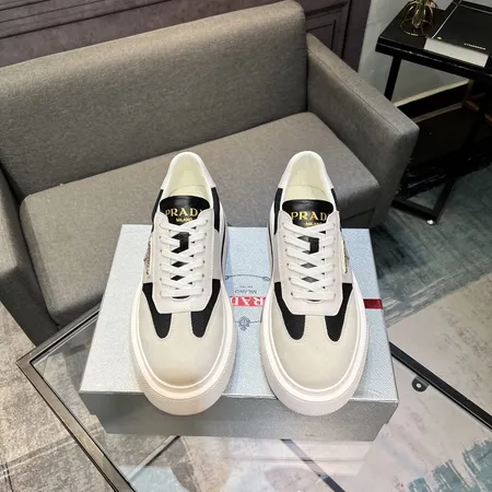 プラダ カジュアルシューズ