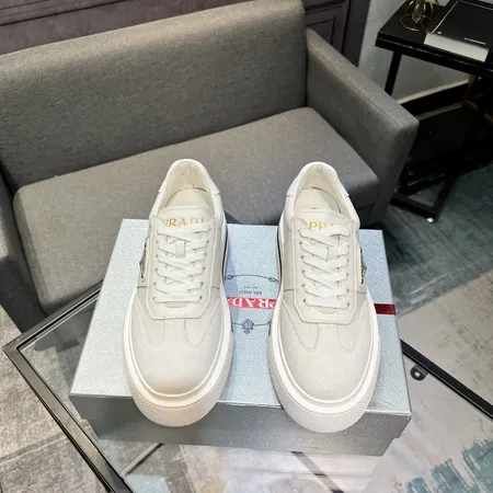 プラダ カジュアルシューズ