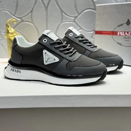 プラダ カジュアルシューズ