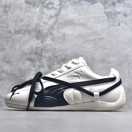 プーマ スニーカー