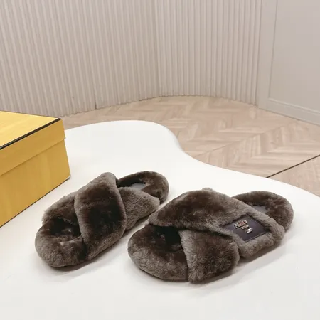フェンディ スリッパ