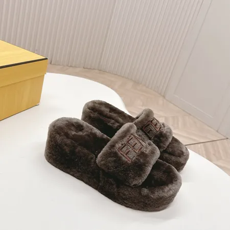 フェンディ スリッパ