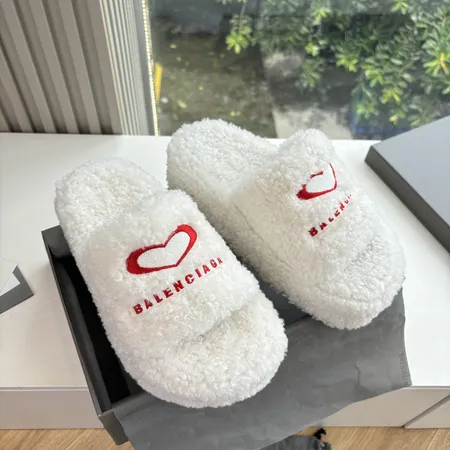 バレンシアガ スリッパ