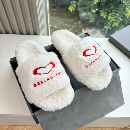 バレンシアガ スリッパ