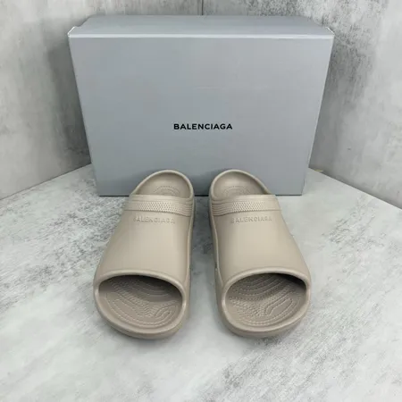 バレンシアガ スリッパ