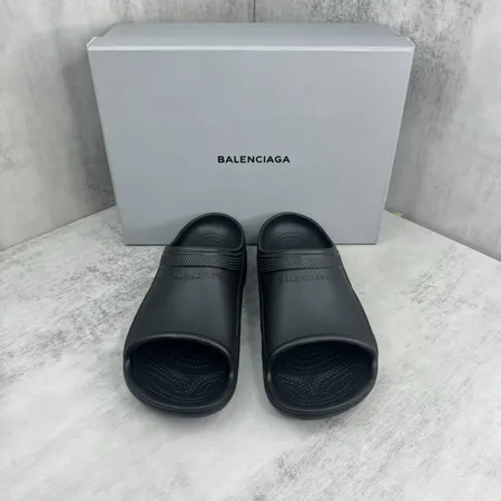 バレンシアガ スリッパ