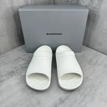 バレンシアガ スリッパ