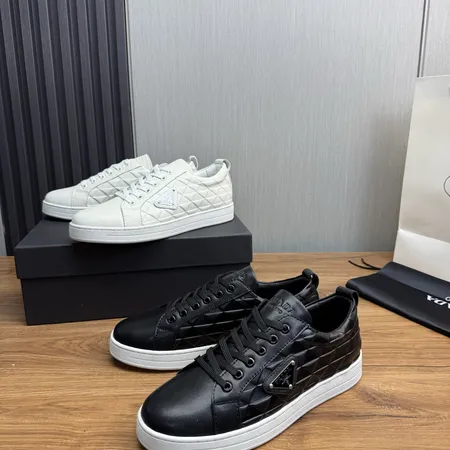 プラダ カジュアルシューズ