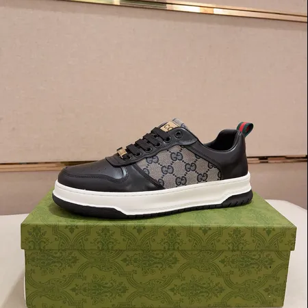 グッチ カジュアルシューズ