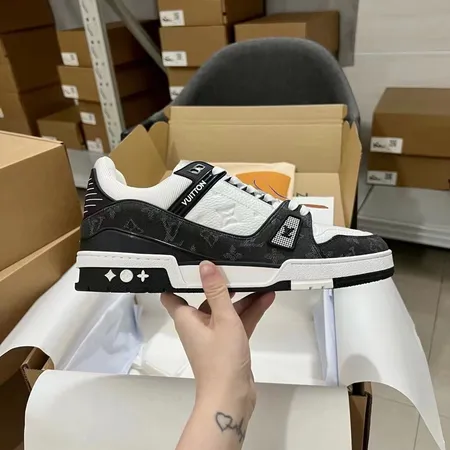 ルイヴィトン カジュアルシューズ