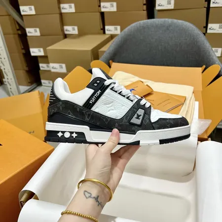 ルイヴィトン カジュアルシューズ