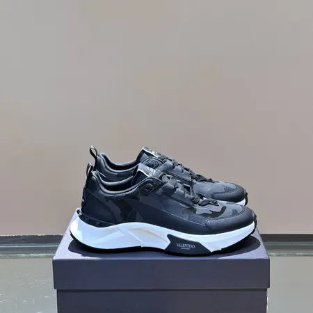 ヴァレンティノ カジュアルシューズ