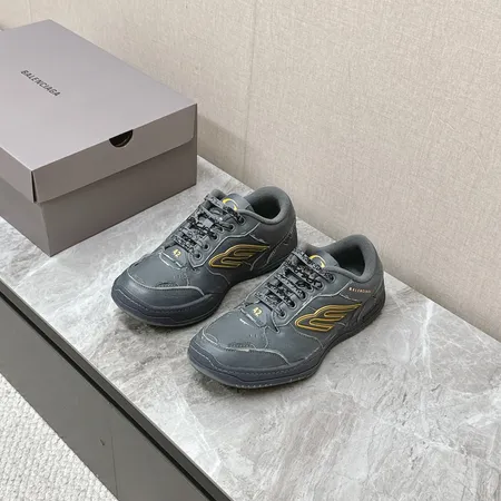 バレンシアガ カジュアルシューズ