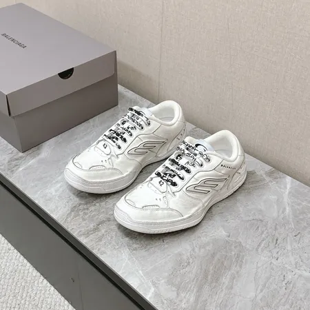 バレンシアガ カジュアルシューズ