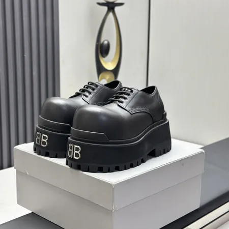 バレンシアガ カジュアルシューズ