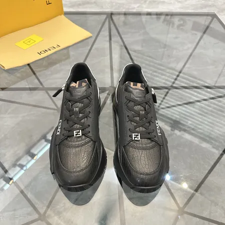 フェンディ カジュアルシューズ