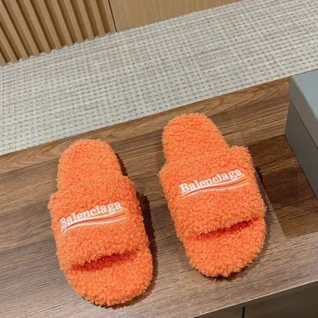 バレンシアガ スリッパ