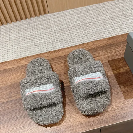 バレンシアガ スリッパ