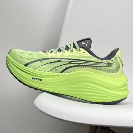 プーマ スニーカー