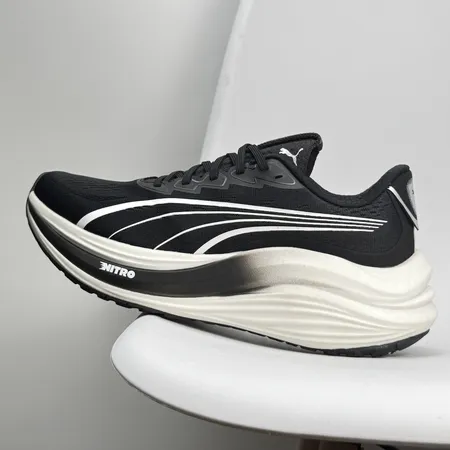 プーマ スニーカー