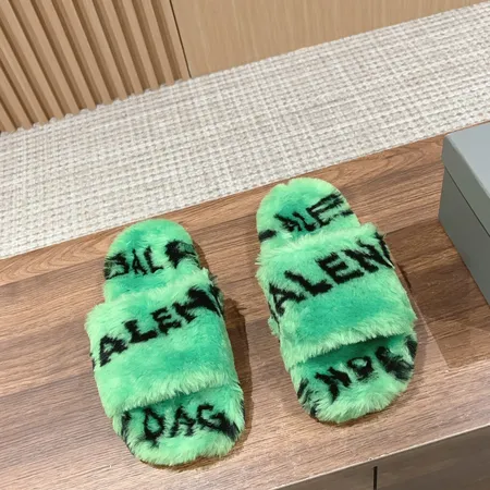 バレンシアガ スリッパ