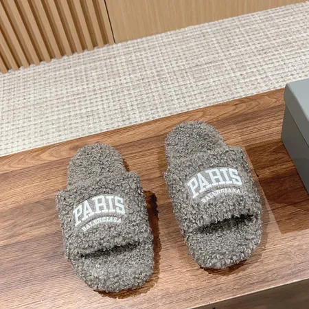 バレンシアガ スリッパ