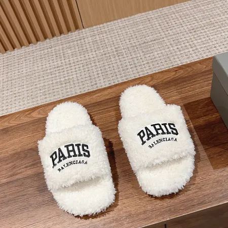 バレンシアガ スリッパ