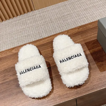 バレンシアガ スリッパ