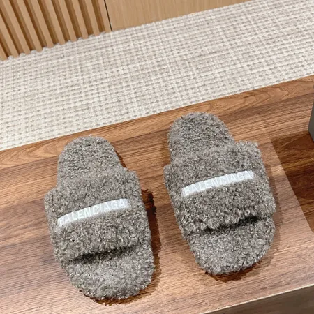 バレンシアガ スリッパ