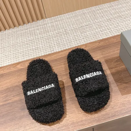 バレンシアガ スリッパ