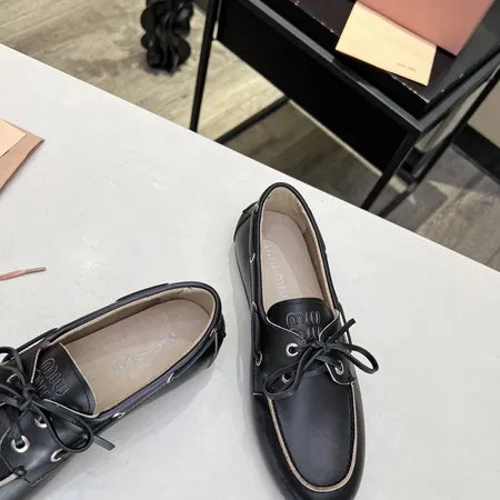 ミュウミュウ カジュアルシューズ