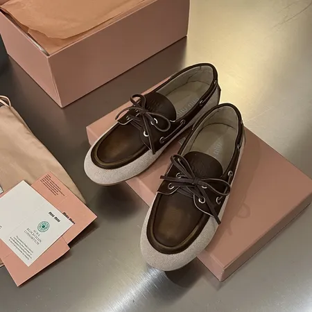 ミュウミュウ カジュアルシューズ