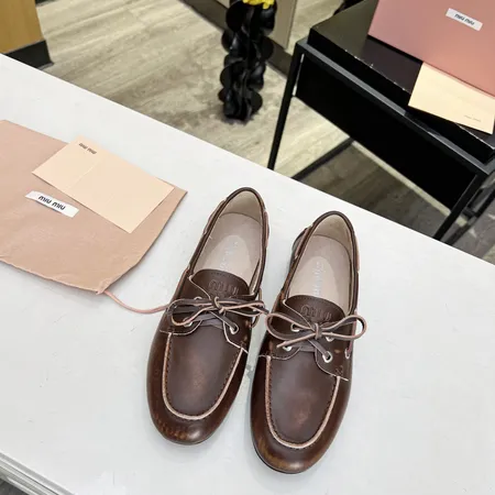 ミュウミュウ カジュアルシューズ