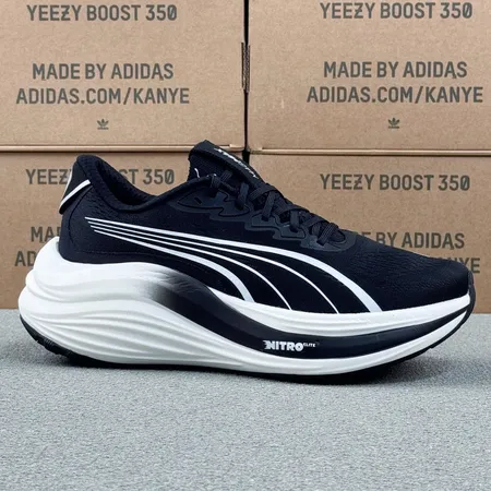 プーマ スニーカー