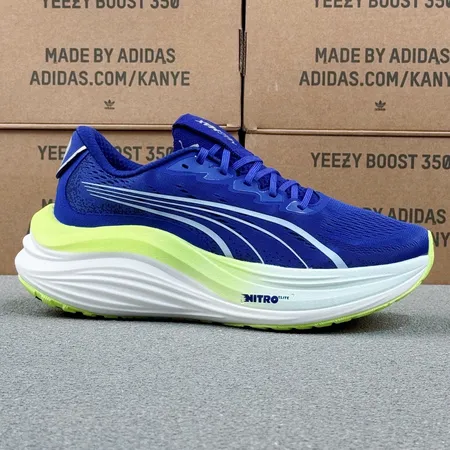 プーマ スニーカー