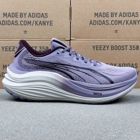 プーマ スニーカー