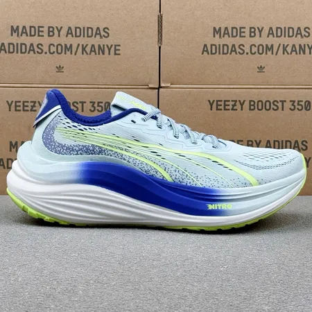 プーマ スニーカー