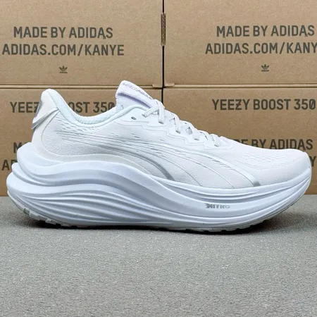 プーマ スニーカー