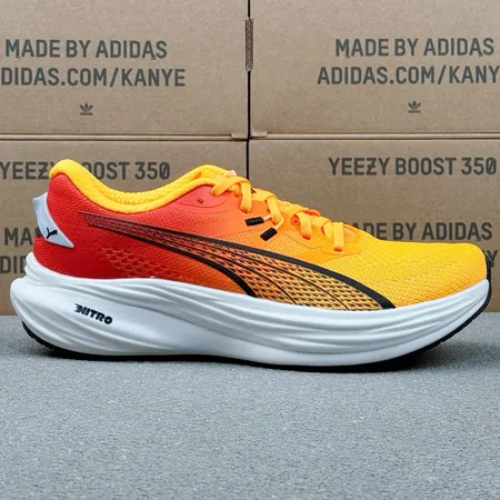 プーマ スニーカー